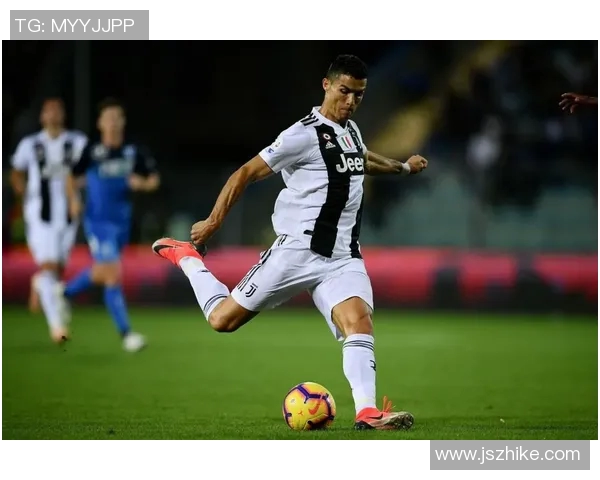 足球球星被队友绿了引发热议 网友纷纷猜测真相背后内幕